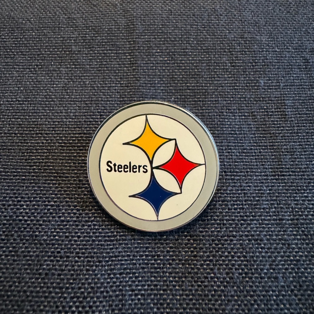Steelers official NFL 2008 pin.